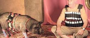 Das Schwein trügt. Sind das Selbstmordattentäter? Falsch. In Sylvain Estibans Film kann Sasson Gabay als armer Fischer und Schweinebesitzer die Israelis leider nicht von seiner Harmlosigkeit überzeugen.