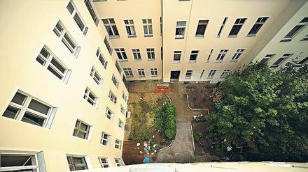 Fenster zum Hof. Planer James Hobrecht wollte Licht und Luft für Berlins Bevölkerung. Am Ende war Löschgerät das Maß der Dinge. 