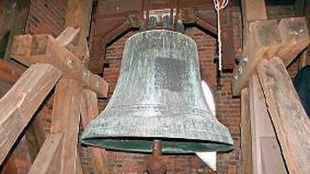 Luckauer Prachtstück. 80 000 Euro kostete die Reparatur der großen Bronzeglocke (Durchmesser: 1,68 Meter).