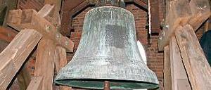 Luckauer Prachtstück. 80 000 Euro kostete die Reparatur der großen Bronzeglocke (Durchmesser: 1,68 Meter).