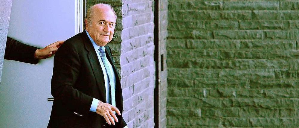 Der Antastbare. Die Kritik an Joseph Blatter wächst, nur nicht in der Fifa. 