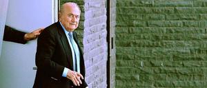 Der Antastbare. Die Kritik an Joseph Blatter wächst, nur nicht in der Fifa. 