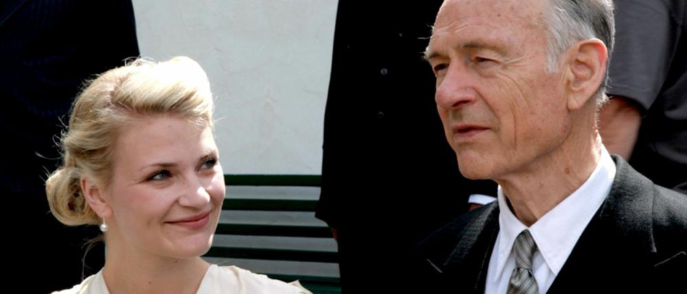 Familienpatriarch. Bundeskanzler Konrad Adenauer (Joachim Bißmeier) und seine Tochter Elisabeth, genannt Libeth (Ina Wagner). 