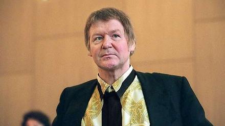 Anton Schlecker, Gründer der Schlecker-Drogeriemaerkte, steht Landgericht in Ulm als Zeuge vor er Strafkammer (Foto vom 25.02.99).