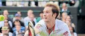 Vergeblich gestreckt. Florian Mayer gab gegen Novak Djokovic sein Bestes. Foto: dpa