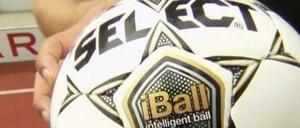 Tor oder nicht Tor? Diese Frage wird beim Fußball bald nicht mehr allein der Schiedsrichter beantworten.