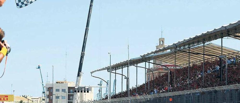 Vorne weg. Fernando Alonso ist der erste Fahrer, der in dieser Saison zum zweiten Mal ein Rennen gewinnen konnte. Foto: dpa