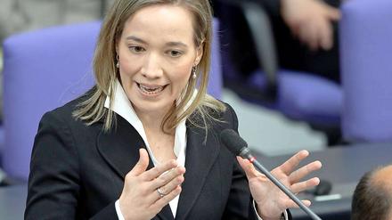 Familienministerin Kristina Schröder will das Betreuungsgeld trotz des anhaltenden Gegenwinds nicht aufgeben.