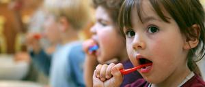 Berlin fällt in der Zahngesundheit durch. Zu viele Kinder haben schlechte Zähne.