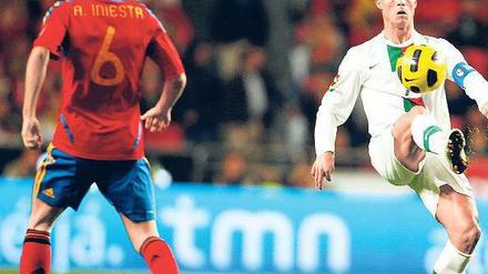 Seltenes Glücksgefühl. Beim letzten Aufeinandertreffen siegte Portugal mit Ronaldo (rechts) 4:0 gegen Spanien. Es handelte sich allerdings nur um ein Freundschaftsspiel. Die wichtigen Duelle gewann dagegen meist Spanien. 
