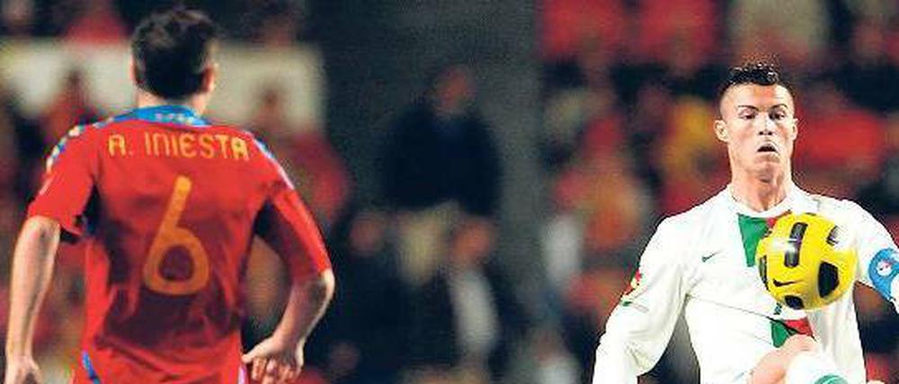 Seltenes Glücksgefühl. Beim letzten Aufeinandertreffen siegte Portugal mit Ronaldo (rechts) 4:0 gegen Spanien. Es handelte sich allerdings nur um ein Freundschaftsspiel. Die wichtigen Duelle gewann dagegen meist Spanien.