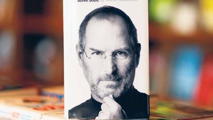 Mit einer Startauflage von 1,2 Millionen Exemplaren ging die Steve-Jobs-Biografie in den amerikanischen Handel. Die Auflage der deutschen Ausgabe, die am heutigen Donnerstag erscheint, wurde auf 250 000 Exemplare erhöht. Foto: AFP
