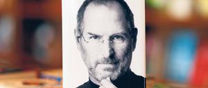 Mit einer Startauflage von 1,2 Millionen Exemplaren ging die Steve-Jobs-Biografie in den amerikanischen Handel. Die Auflage der deutschen Ausgabe, die am heutigen Donnerstag erscheint, wurde auf 250 000 Exemplare erhöht. Foto: AFP