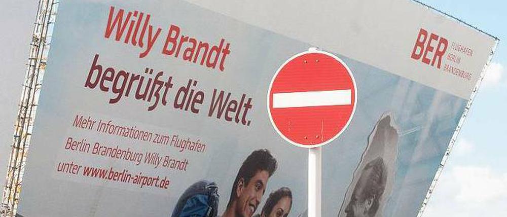 Warnzeichen. Eigentlich sollte der Flughafen Anfang Juni in Betrieb gehen. Wegen technischer Probleme platzte der Termin.