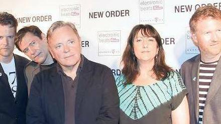 Kultband in Berlin: Erst eröffneten New Order ihre Ausstellung im HBC, dann spielten sie im Tempodrom. 