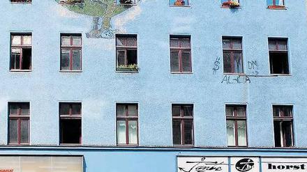 Die Oranienstraße 45 in Kreuzberg: und die Grünberger Straße 73 in Friedrichshain waren die ersten Projekte in Berlin. Zehn Häuser gibt es inzwischen in der Hauptstadt, 50 Gruppen suchen noch nach Objekten. 