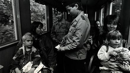 Die Schmalspurbahn wird von Kindern und Jugendlichen unter der Anleitung von Erwachsenen betrieben.
