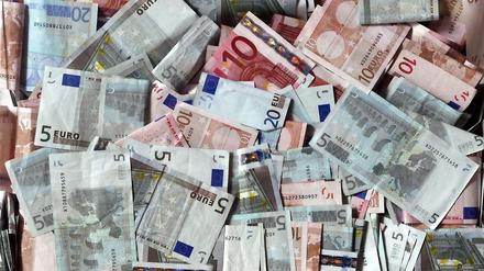 Eine Lehrerin steht im Verdacht, Geld veruntreut zu haben.