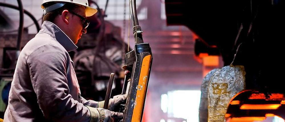 Mit gebremster Euphorie gehen deutsche Unternehmen ins zweite Halbjahr 2012.