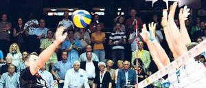 Der Hammer. Neben den beiden Hockey-Teams sind die Volleyballer um Diagonalangreifer Georg Grozer die einzige Mannschaft aus Deutschland bei den Spielen in London. 