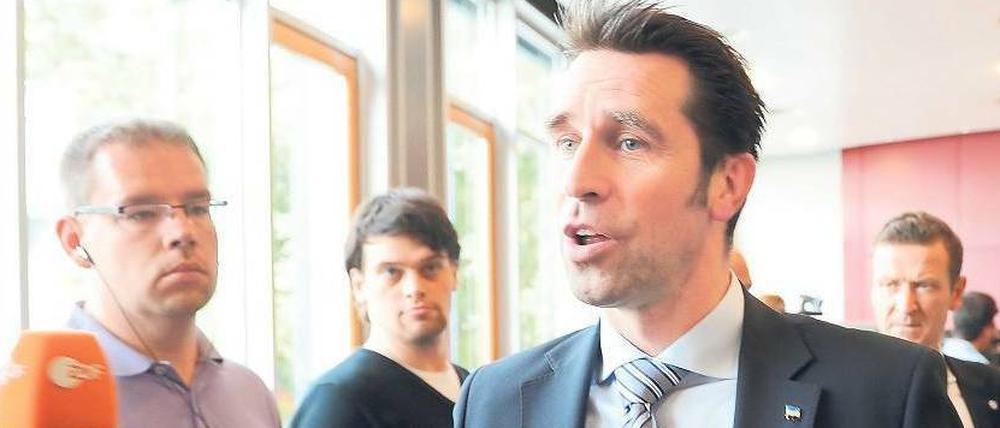 Ich kann auch nichts dafür! Herthas Manager Michael Preetz in den Gängen der DFB-Zentrale in Frankfurt am Main. 