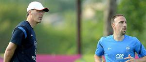 Frankreichs Nationaltrainer Laurent Blanc (l.) mit Franck Ribery.