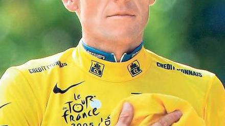Hand aufs Herz. Lance Armstrong antwortete wie gewohnt auf die neuen Vorwürfe: „Ich habe nie gedopt.“ Foto: Reuters