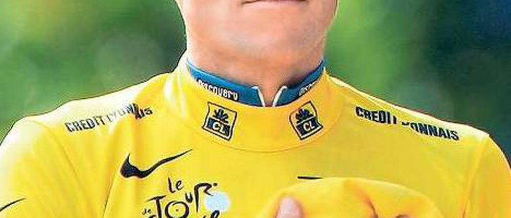 Hand aufs Herz. Lance Armstrong antwortete wie gewohnt auf die neuen Vorwürfe: „Ich habe nie gedopt.“ Foto: Reuters
