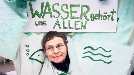 Jahrelang stritten Bürger in Berlin für die Offenlegung der Verträge des Landes mit den privaten Anteilseignern der Wasserbetriebe. Mit einem Transparenzgesetz wäre dieser Konflikt vermeidbar gewesen. 