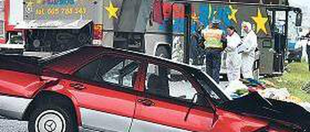 Ort des Schreckens. Der Fahrfehler einer Berlinerin hat den schweren Unfall verursacht, bei dem im September 2010 vierzehn Insassen eines polnischen Reisebusses ums Leben kamen. Foto: dpa