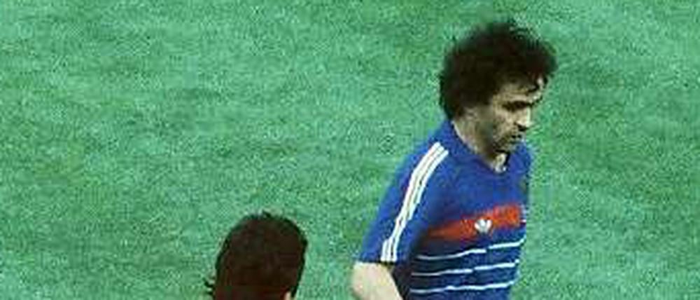 Alleskönner. Platini (r.), hier im Finale gegen Spanien, dominierte die EM. 