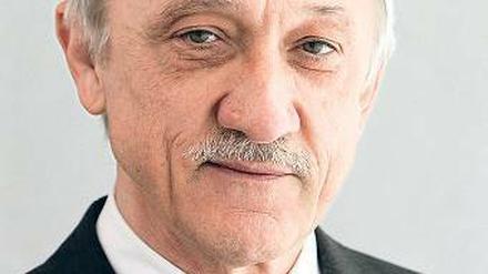 Heinrich Alt (62) studierte Politik und Germanistik an der Uni Trier. Von 1998 bis 2000 war er Staatssekretär im Kieler Arbeitsministerium. Seit 2002 ist Alt im Vorstand der Bundesagentur für Arbeit.