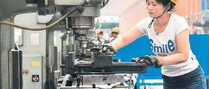 Viel zu tun: China wächst – zumindest beim Export. Insgesamt aber hat sich das Wirtschaftswachstum des Landes abgeschwächt. Die Regierung steuert dagegen. Foto: AFP