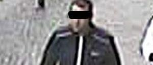 Mit Bildern aus einer Überwachungskamera konnte die Polizei den mutmaßlichen Täter identifizieren.