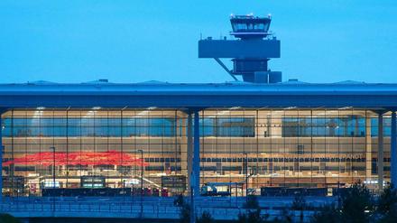 Das Terminal des künftigen Willy-Brandt-Flughafens wird viel später fertig als geplant. Trotzdem wird es keinen Untersuchungsausschuss geben, meint Werner van Bebber.