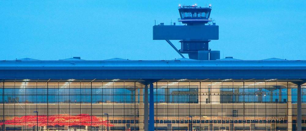 Das Terminal des künftigen Willy-Brandt-Flughafens wird viel später fertig als geplant. Trotzdem wird es keinen Untersuchungsausschuss geben, meint Werner van Bebber.