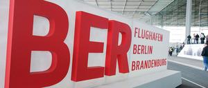 Experten halten die Art und Weise, in der der neue Eröffnungstermin für den Flughafen festgelegt wurde, für fragwürdig.