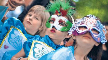 Auch viele Kinder aus allen Teilen der Erde traten auf dem Karneval der Kulturen auf.