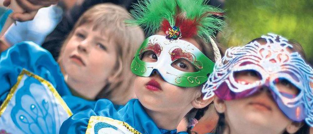 Auch viele Kinder aus allen Teilen der Erde traten auf dem Karneval der Kulturen auf.