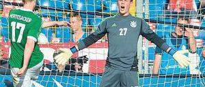 Allein gelassen. Torwart Marc-Andre ter Stegen erlebte ein deprimierende erstes Länderspiel, Per Mertesackers Comeback geriet nicht viel besser. Foto: dapd