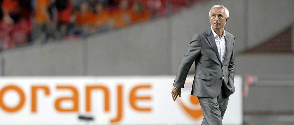 Kann mit den Leistungen seiner Mannschaft nicht zufrieden sein: Der Trainer der Niederlande Bert van Marwijk.