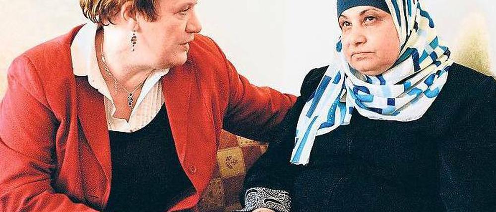 Genug geweint. Die israelische Witwe im Haus der Familie des Attentäters. Foto: NDR