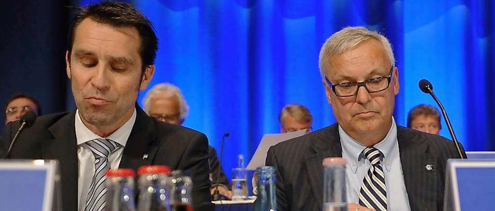 Hertha-Manager Michael Preetz und Klub-Präsident Werner Gegenbauer auf der Mitgliederversammlung