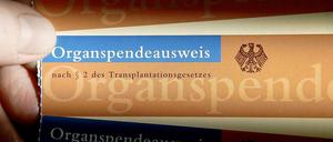 Künftig wird jeder per Brief gefragt, ob er oder sie im Zweifel Organe spenden würde.