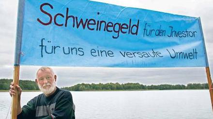 Kontra gegeben. Seit Jahren wenden sich Anwohner im uckermärkischen Haßleben gegen die Pläne für eine Schweinemastanlage. Fotos: p-a/dpa/Ptrick Pleul