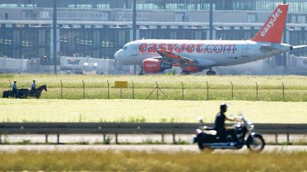 Verkehr gibt es am neuen Flughafen durchaus - bisher nur von viel zu wenigen Flugzeugen. 