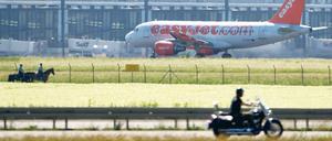 Verkehr gibt es am neuen Flughafen durchaus - bisher nur von viel zu wenigen Flugzeugen. 