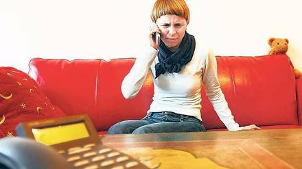 Wenn das Festnetz tot ist, hilft nur das Handy. Streitereien mit der Hotline und das Warten auf den Techniker fressen Zeit und kosten Nerven. 