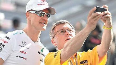 So beliebt wie die Sagrada Familia. Vor dem Formel-1-Rennen in Barcelona ist Michael Schumacher (links) ein fast so beliebtes Fotomotiv wie die berühmte Gaudí-Kirche in der Innenstadt. 