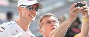 So beliebt wie die Sagrada Familia. Vor dem Formel-1-Rennen in Barcelona ist Michael Schumacher (links) ein fast so beliebtes Fotomotiv wie die berühmte Gaudí-Kirche in der Innenstadt. 